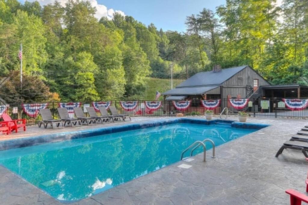 Misty Mountain Sunrise Villa Sevierville Exterior photo