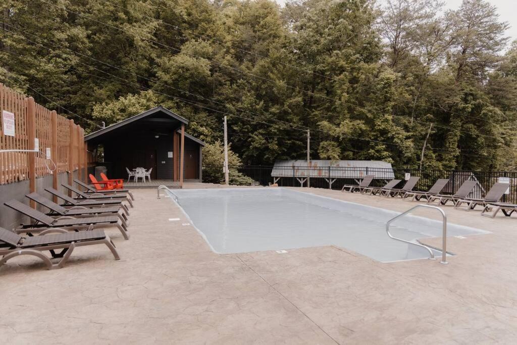 Misty Mountain Sunrise Villa Sevierville Exterior photo